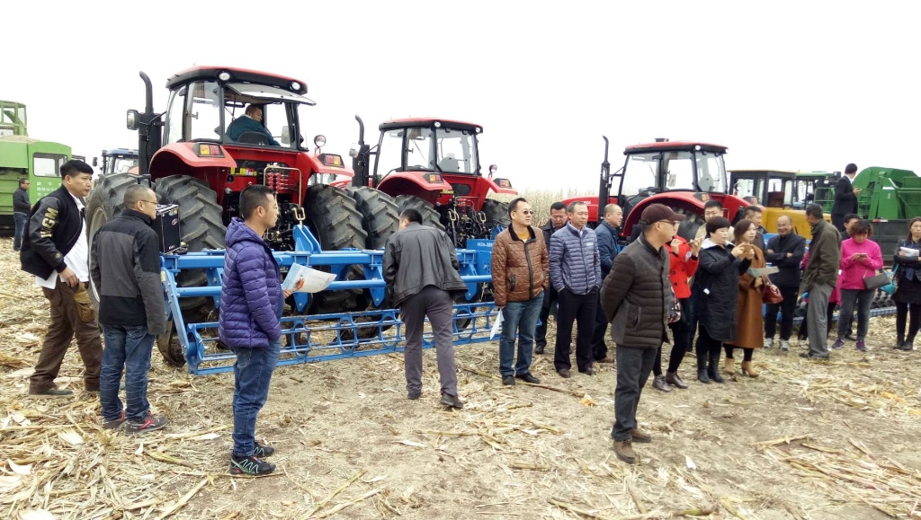 JDB电子国三大型拖沓机在黑龙江省深松深耕现场演示会上大放异彩